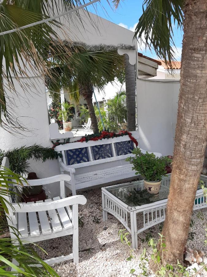 Palmita Hotel Hostel Oranjestad Exterior foto