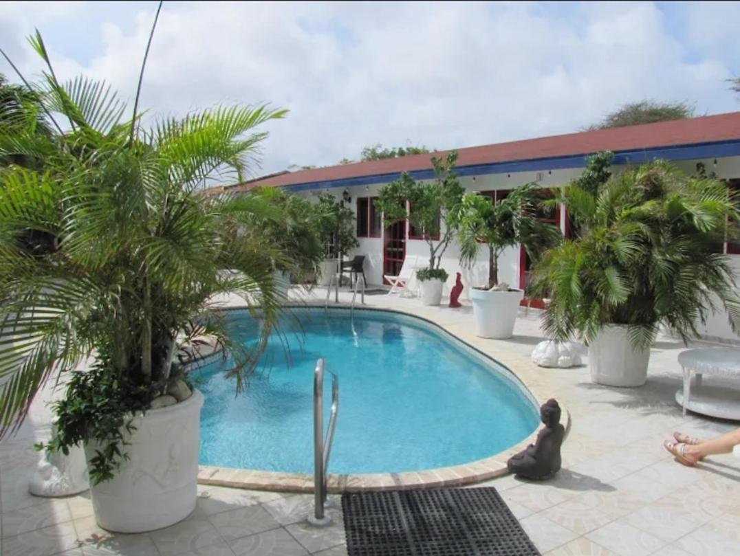Palmita Hotel Hostel Oranjestad Exterior foto